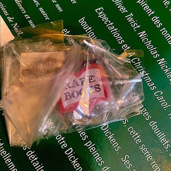 DEPARTMENT 56 - Antiquarian Bookseller - Heritage Village - Dickens Village - Picture 11 of 11